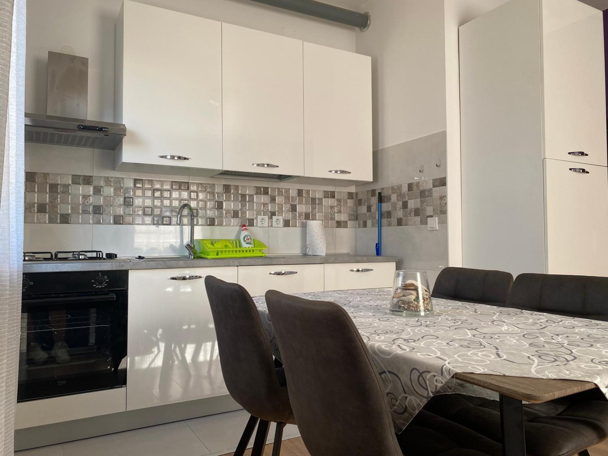 Eduardo Apartment